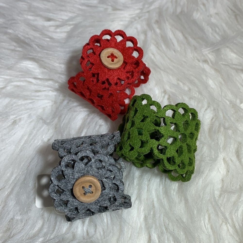 🟢3 for $20 —CRATE & Barrel 8 napkin rings laser cut button closure NWT